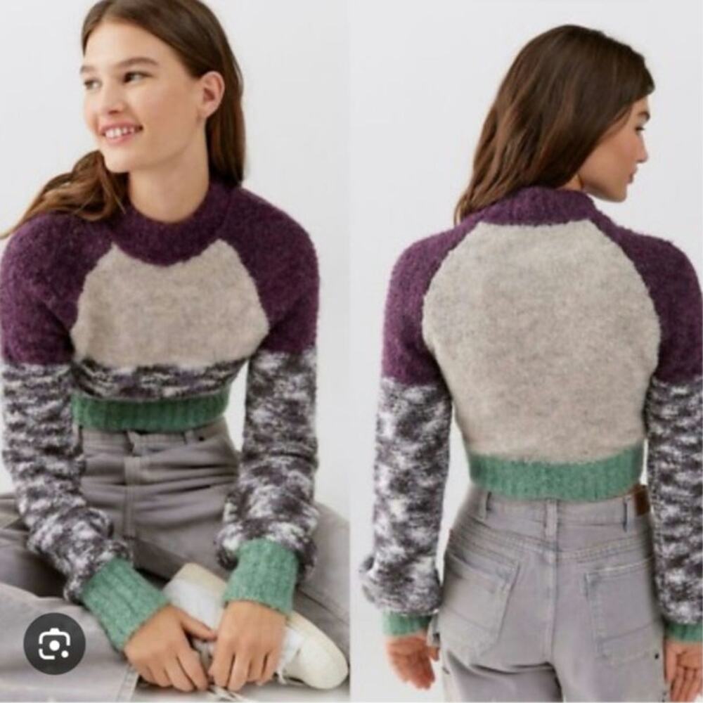 URBAN OUTFITTERS Crop Slouchy Cozy Chunky Knit Long Sleeves Sweater